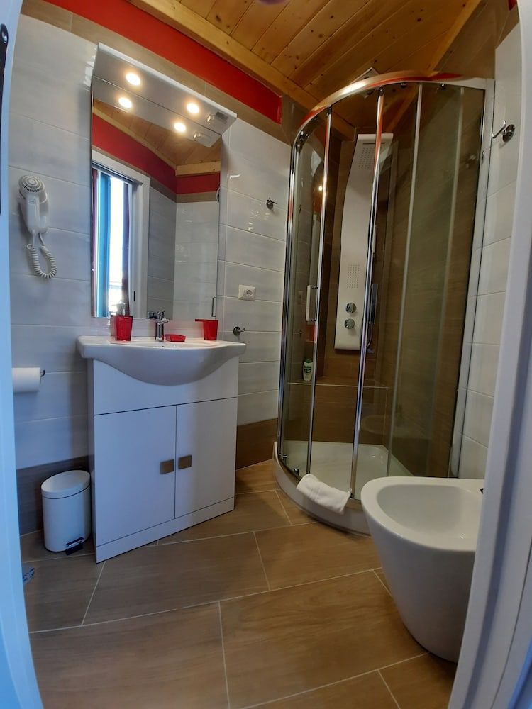 BelloBello Rooms & Apartment Panoramic Double Room, Private Bathroom, City View 2