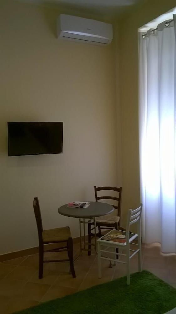 Le Stanze Di Angela Design Studio, City View (Artistica) 9