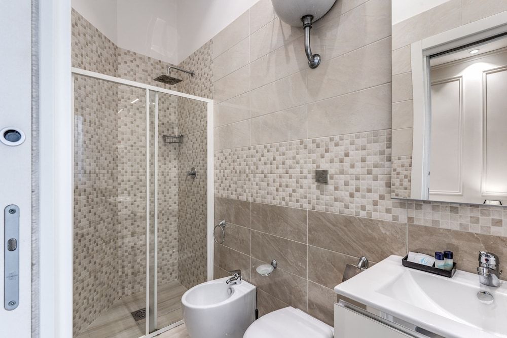 RAGGIO DI SOLE - ATAROOMS Collection Classic Room, 1 Queen Bed 13