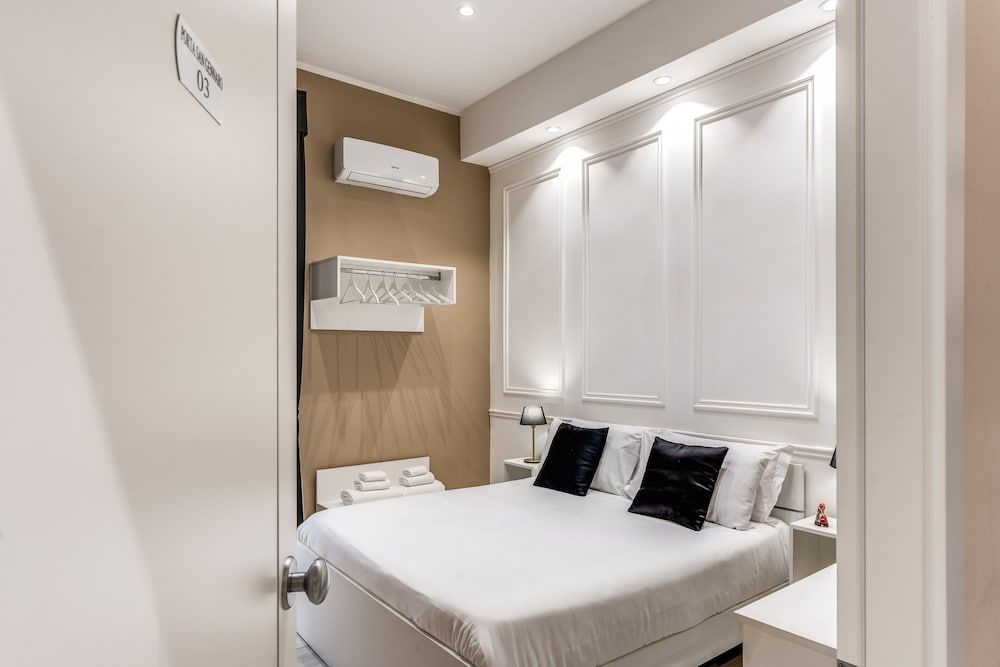 RAGGIO DI SOLE - ATAROOMS Collection Classic Room, 1 Queen Bed 9