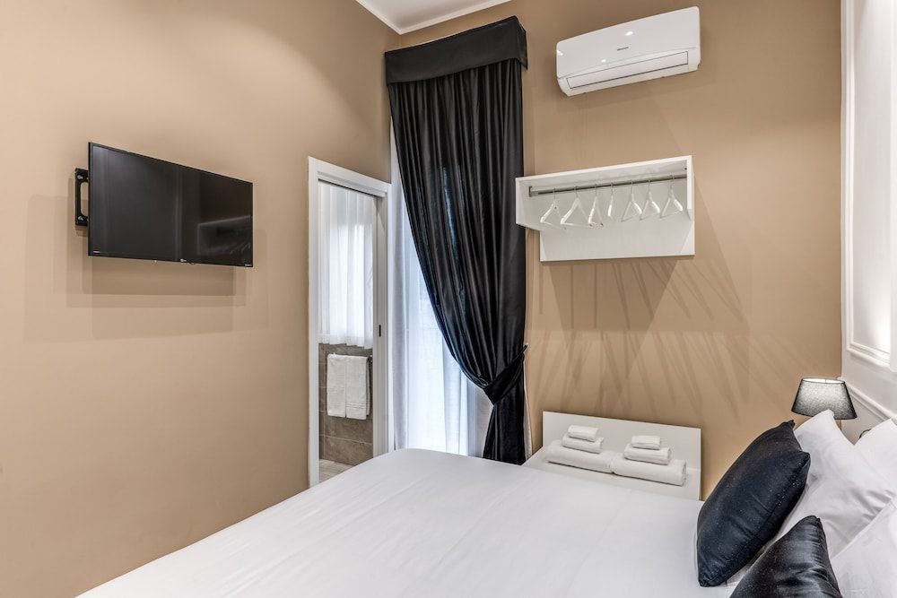 RAGGIO DI SOLE - ATAROOMS Collection Classic Room, 1 Queen Bed 6