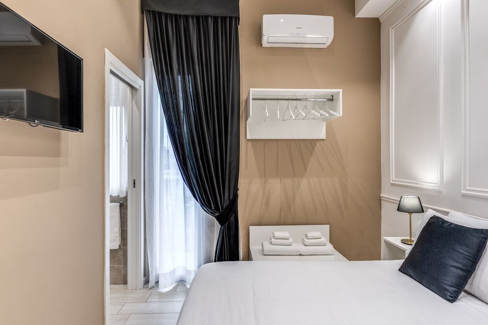RAGGIO DI SOLE - ATAROOMS Collection Classic Room, 1 Queen Bed 5