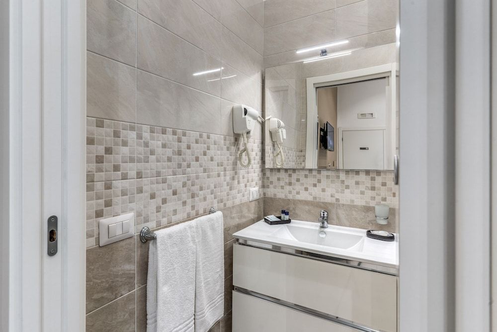 RAGGIO DI SOLE - ATAROOMS Collection Basic Room, 1 Queen Bed 11