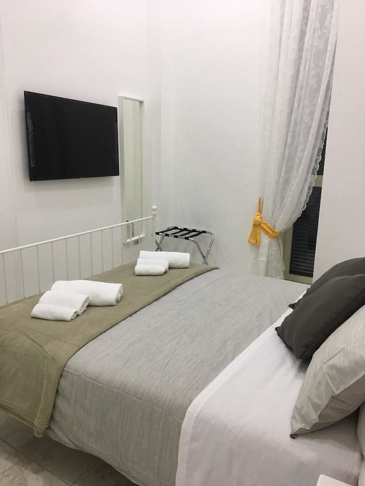 Il Cuore di Napoli Deluxe Room, 1 Queen Bed (Capri, Ischia, Procida) 5