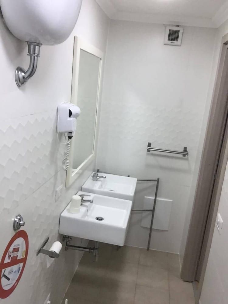 Napoli Centro Quadruple Room 4