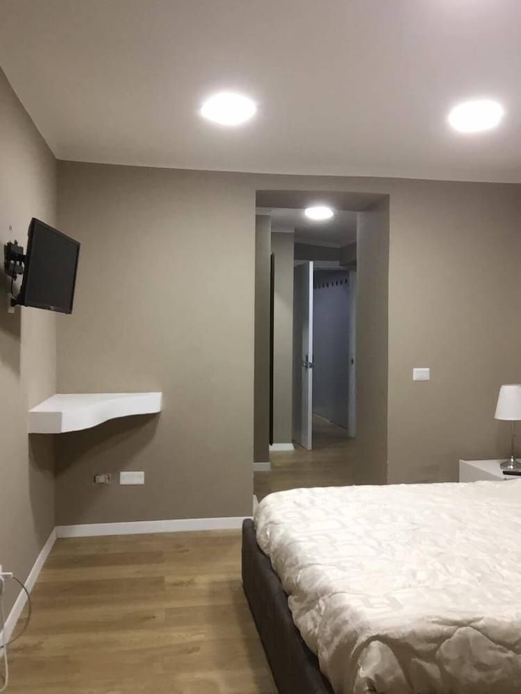 Napoli Centro Quadruple Room 6