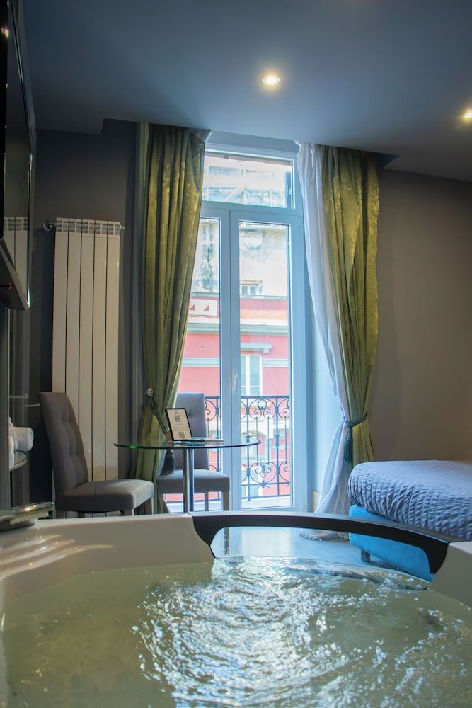 Umberto Primo Suite e Spa Deluxe Room, 1 Queen Bed, Jetted Tub, City View 9