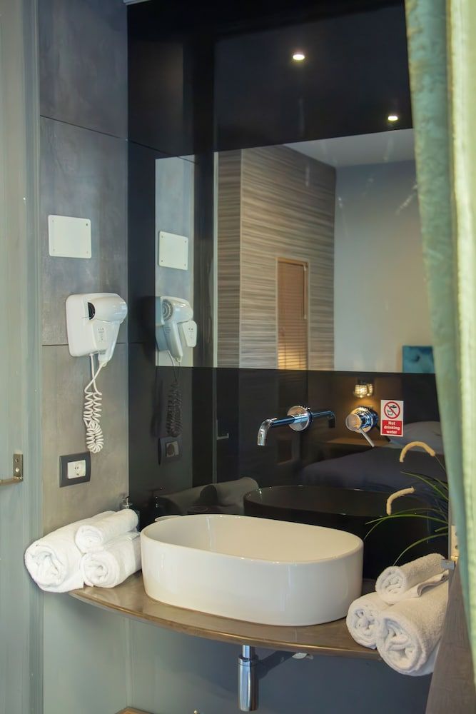 Umberto Primo Suite e Spa Deluxe Room, 1 Queen Bed, Jetted Tub, City View 6