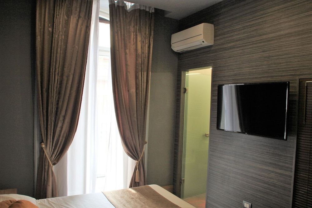 Umberto Primo Suite e Spa Standard Room, 1 Queen Bed, City View 6