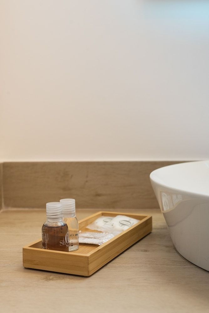 Cameo Design Quadruple Room 13