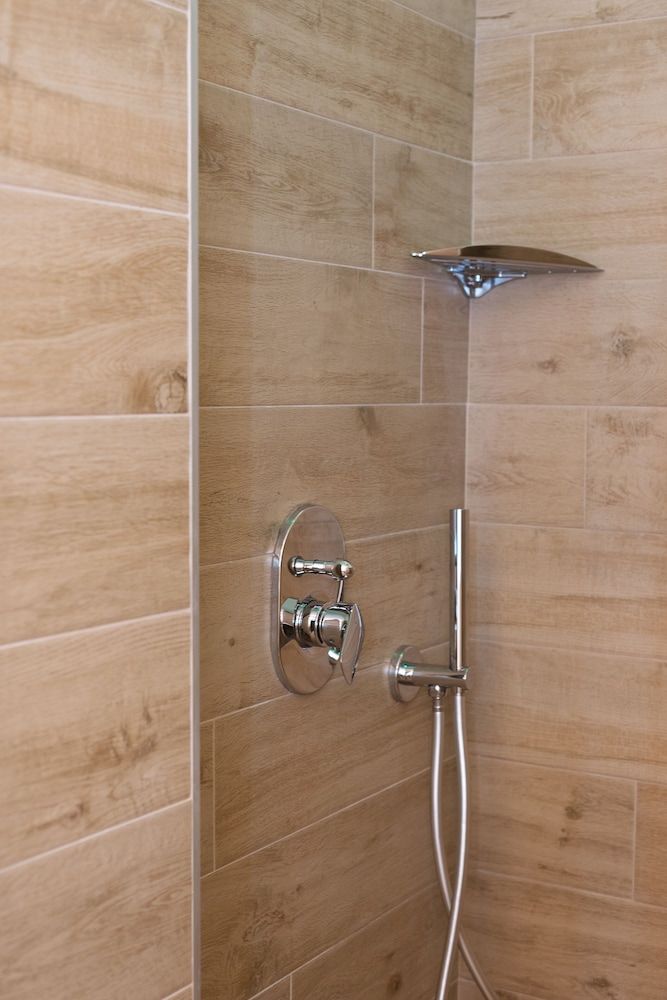 Cameo Design Quadruple Room 12