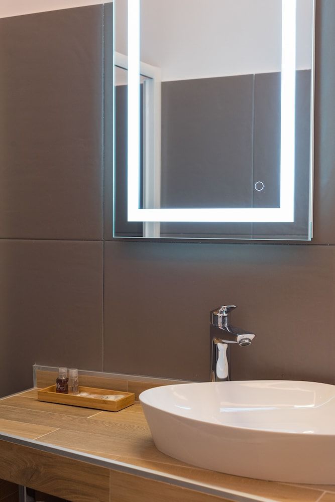 Cameo Design Triple Room 10