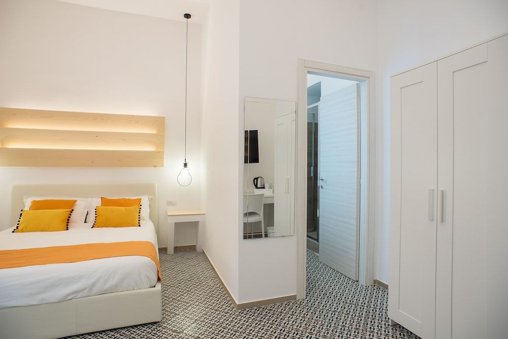 Cameo Design Quadruple Room 6