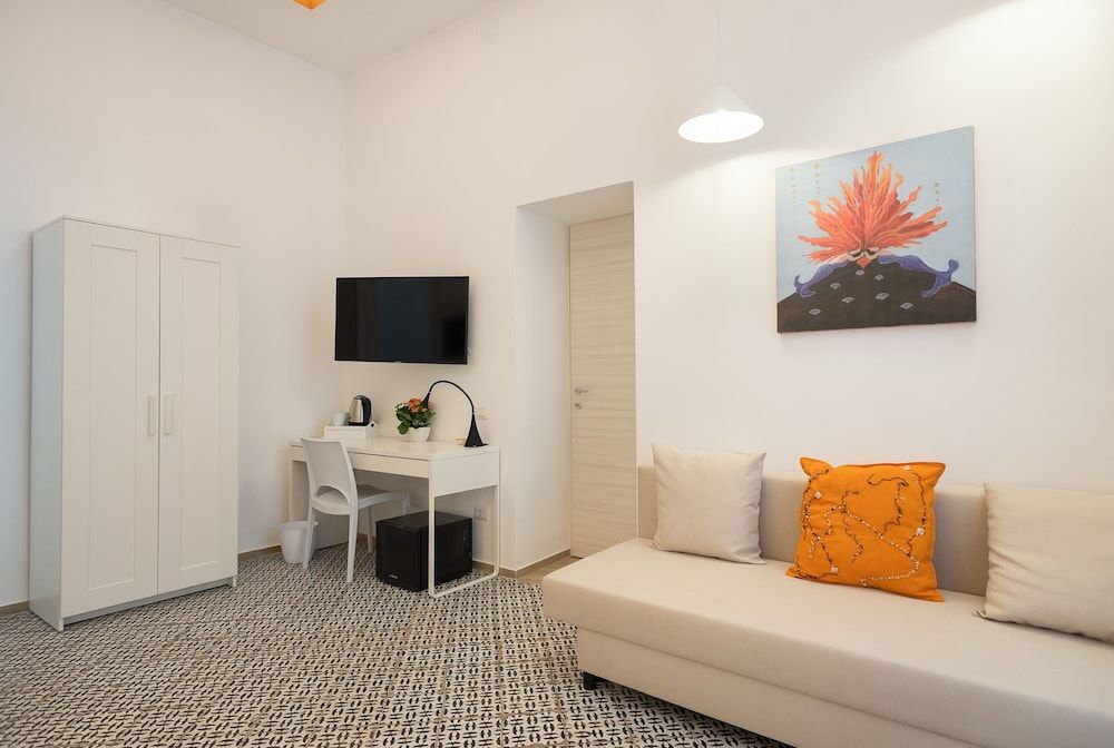 Cameo Design Quadruple Room 15