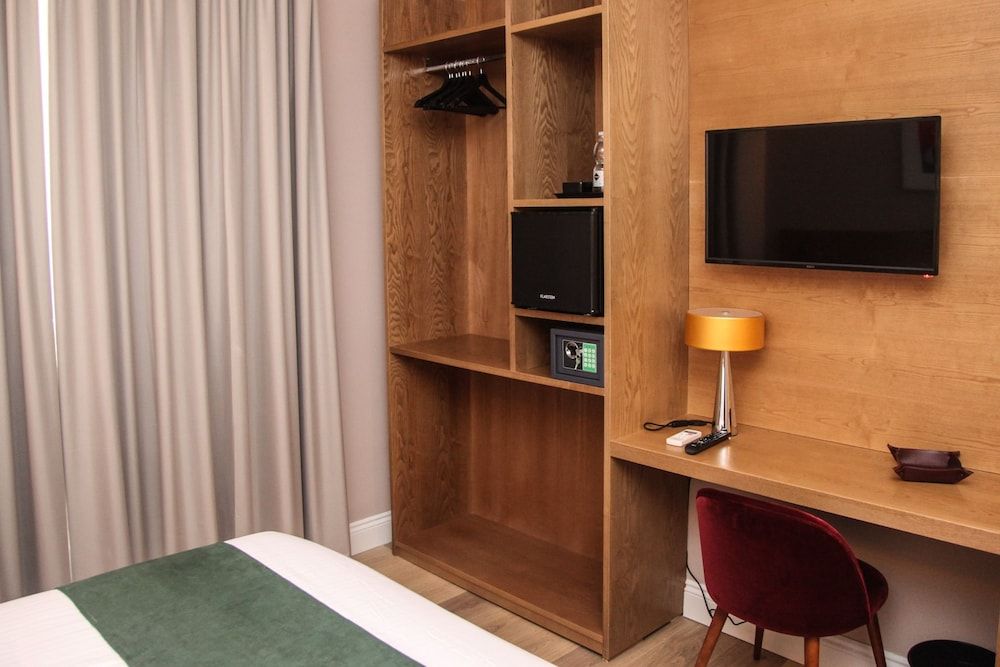 Toledo Relais - Exclusive Rooms Deluxe Quadruple Room, Courtyard View 2