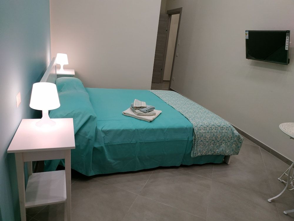 Sun&TheCity Double Room, Sea View 4