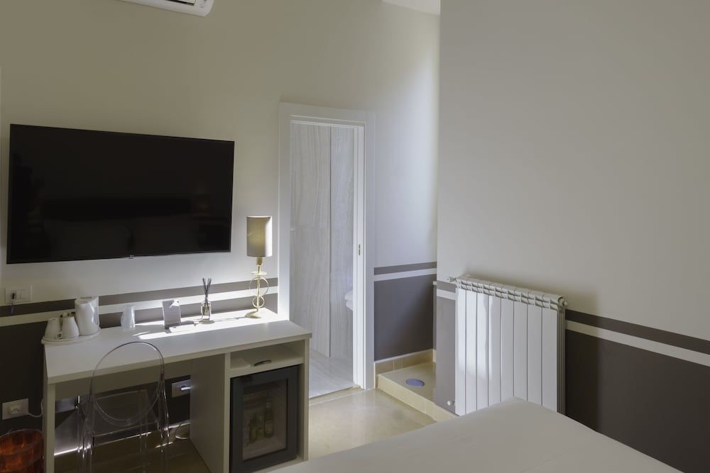 Residenza Molinari Suite&Rooms Deluxe Double Room (King, No Balcony) 3