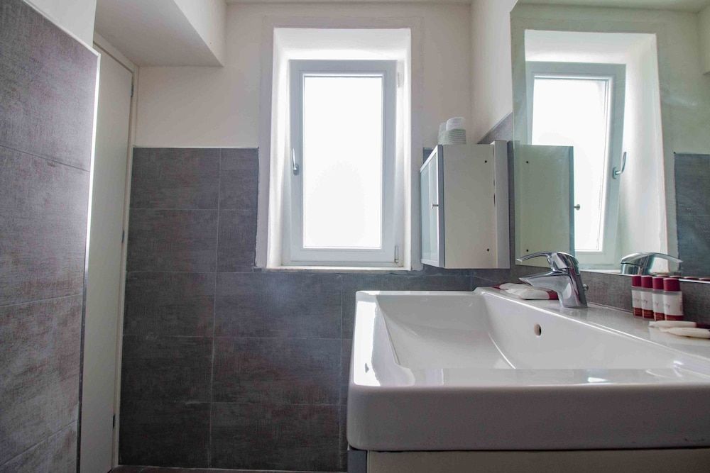 Carafa's Central Apartments Double Room (White Room) 5