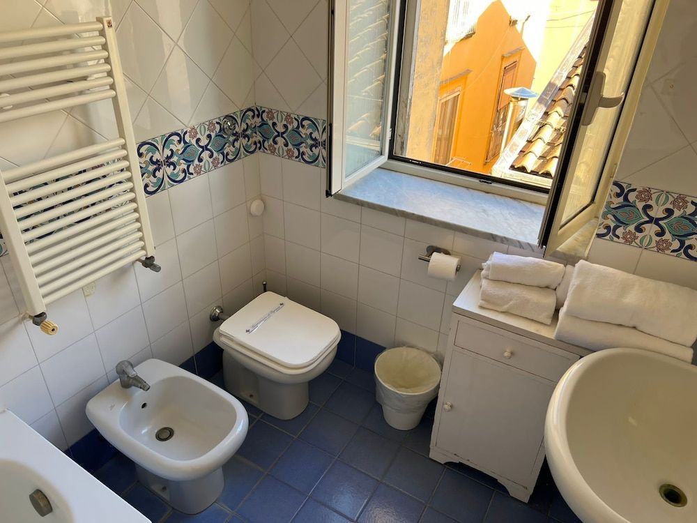 Carafa's Central Apartments Panoramic Condo, 4 Bedrooms, 2 Bathrooms, City View 13