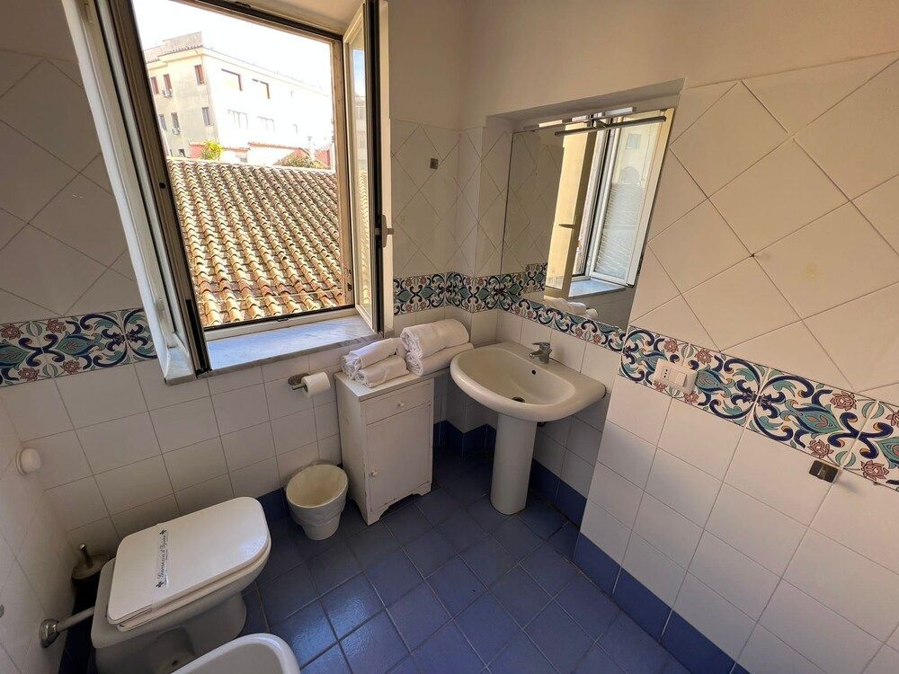 Carafa's Central Apartments Panoramic Condo, 4 Bedrooms, 2 Bathrooms, City View 11