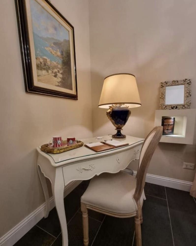 Domus Aurea Luxury Deluxe Quadruple Room 5