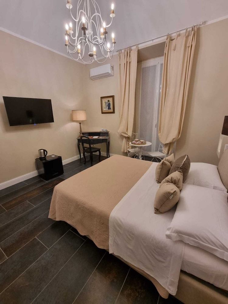 Domus Aurea Luxury Superior Double Room 7