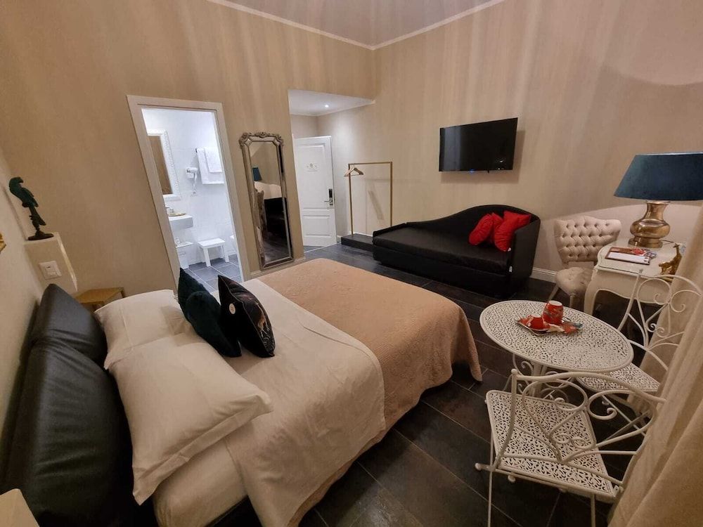 Domus Aurea Luxury Luxury Triple Room 10