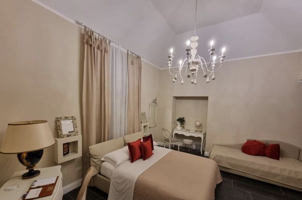 Domus Aurea Luxury Deluxe Quadruple Room 2