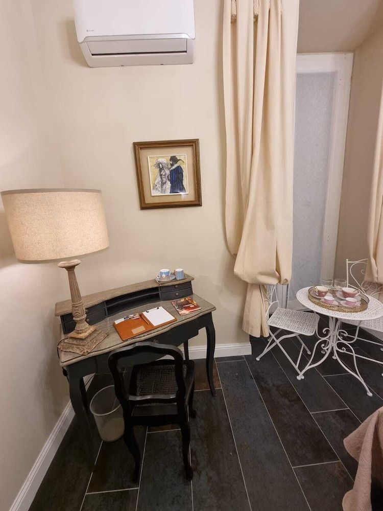 Domus Aurea Luxury Superior Double Room 5