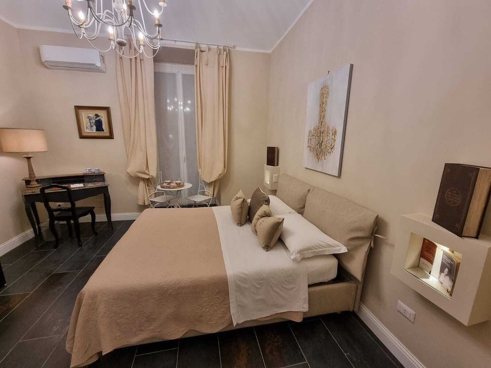 Domus Aurea Luxury Superior Double Room 10