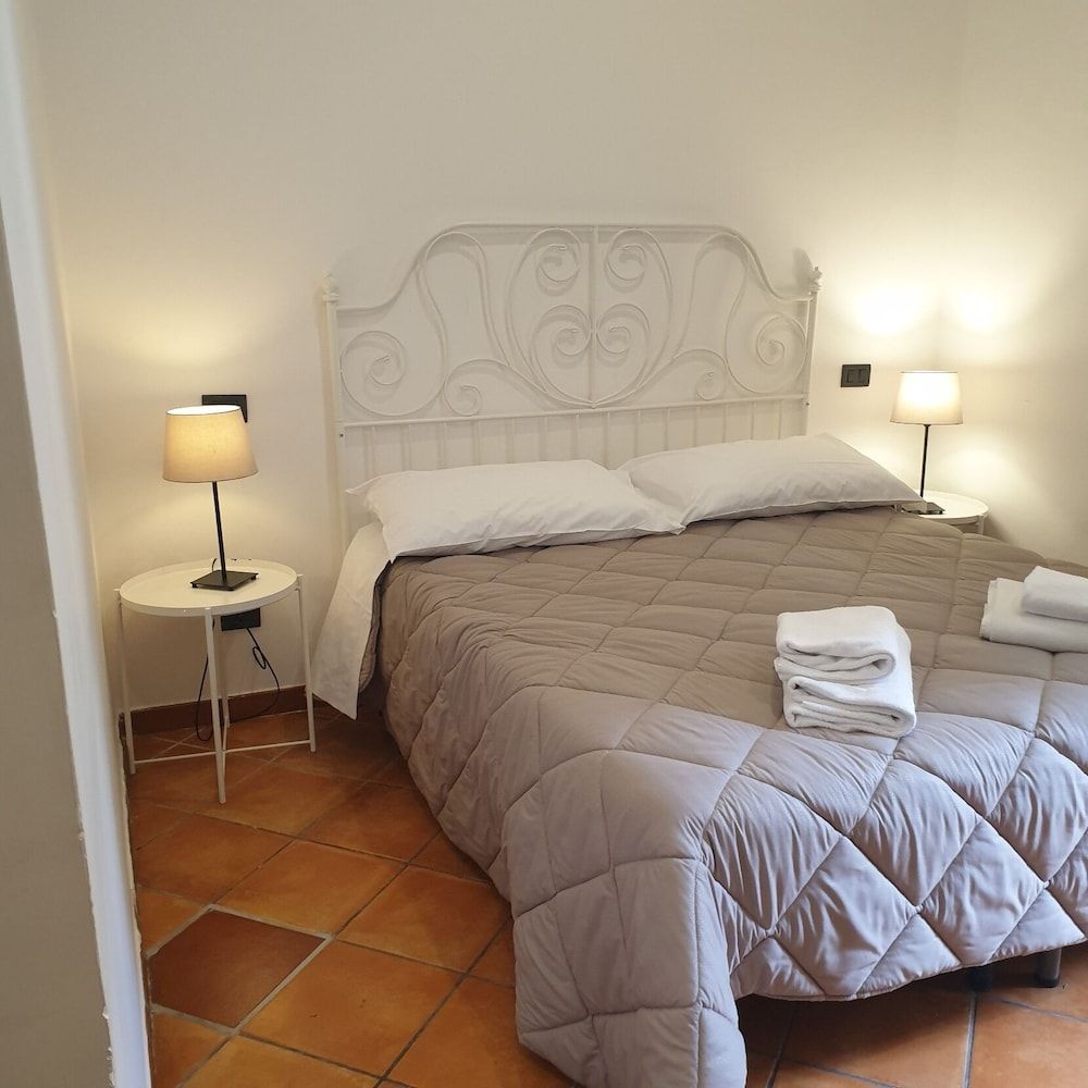 La Locanda dell'Arte-Piazza Dante Economy Double Room 7