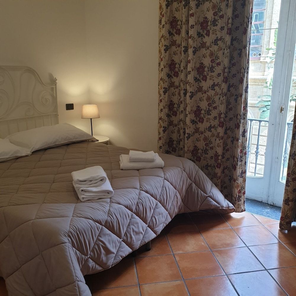 La Locanda dell'Arte-Piazza Dante Economy Double Room 8