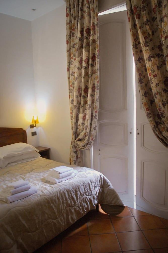 La Locanda dell'Arte-Piazza Dante Economy Double Room 21