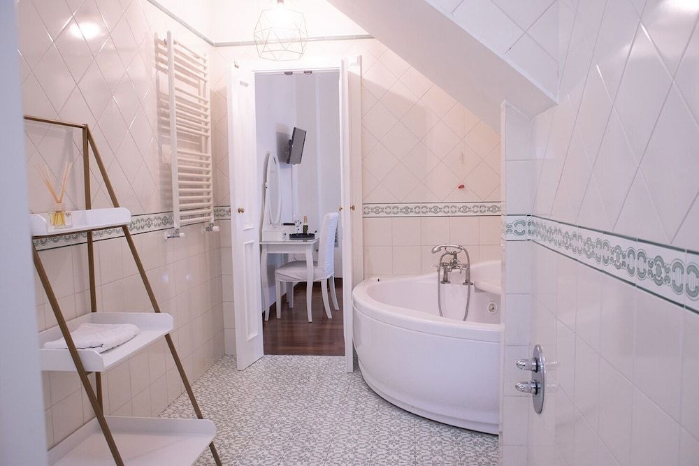 Bed Boutique Napoli Colors Superior Room, Hot Tub (Camelia) 4