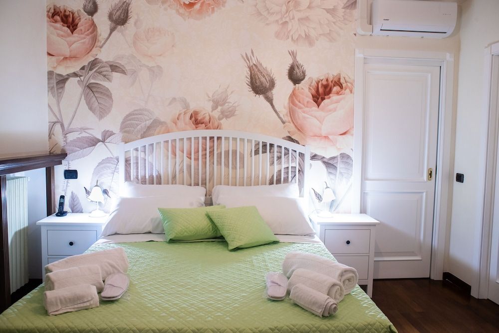 Bed Boutique Napoli Colors Superior Room, Hot Tub (Camelia)