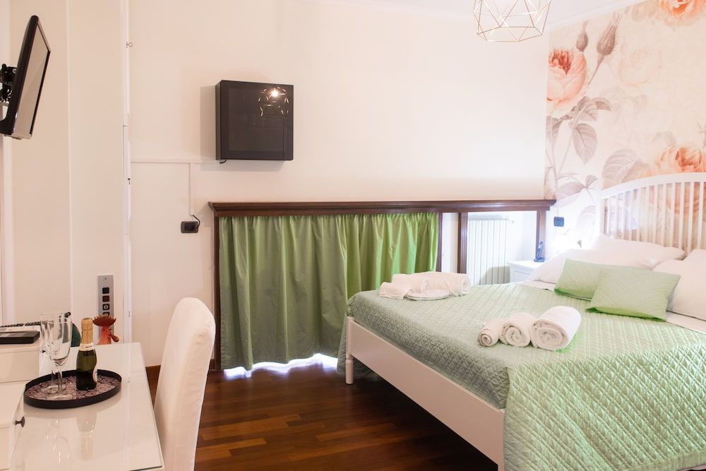 Bed Boutique Napoli Colors Superior Room, Hot Tub (Camelia) 3