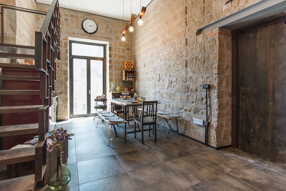 undefined Magma Home 10