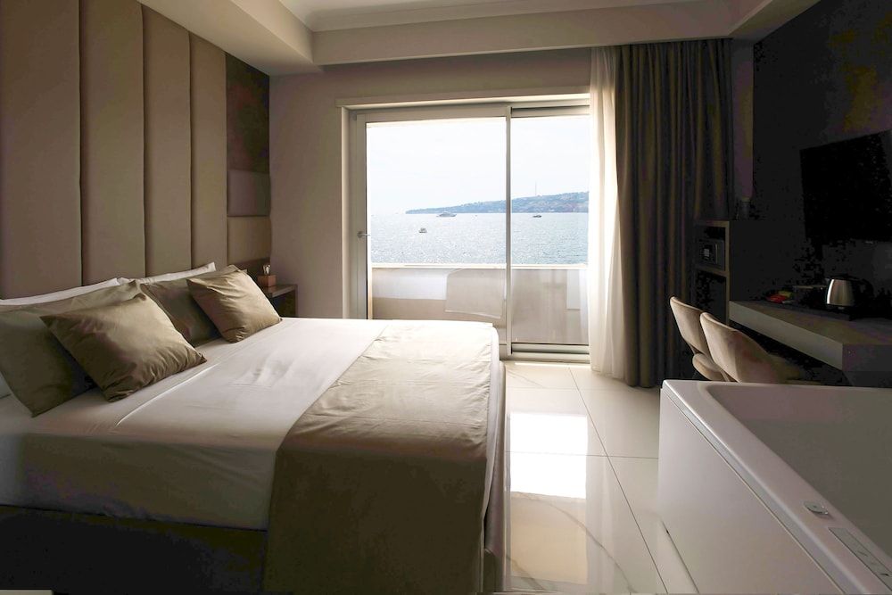 Imperatrice Suites Premier Room, Hot Tub, Sea View 8