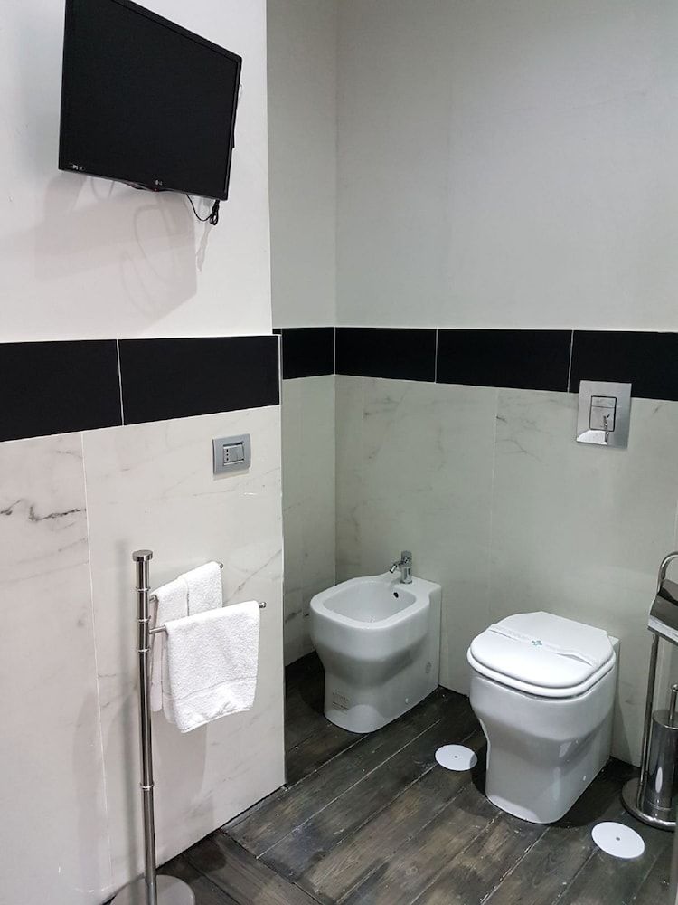 Covo degli Angioini Apartment, Annex Building 6