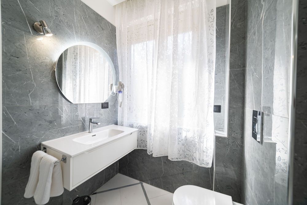 Apartments Hotel Real Suite Royal Triple Room, 1 King Bed with Sofa bed, Non Smoking, Ensuite 11