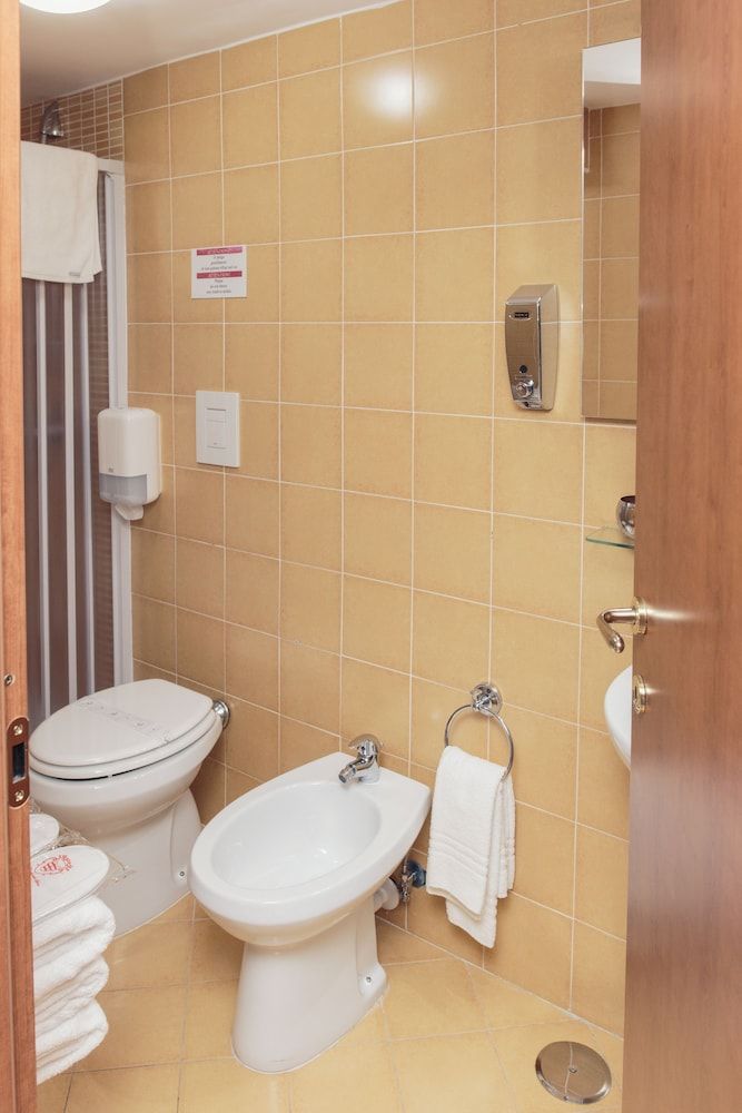 undefined Palazzo Carafa della Spina 8