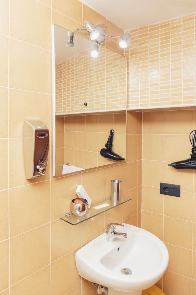 Palazzo Carafa della Spina Apartment, Kitchen (Casa Maria) 12