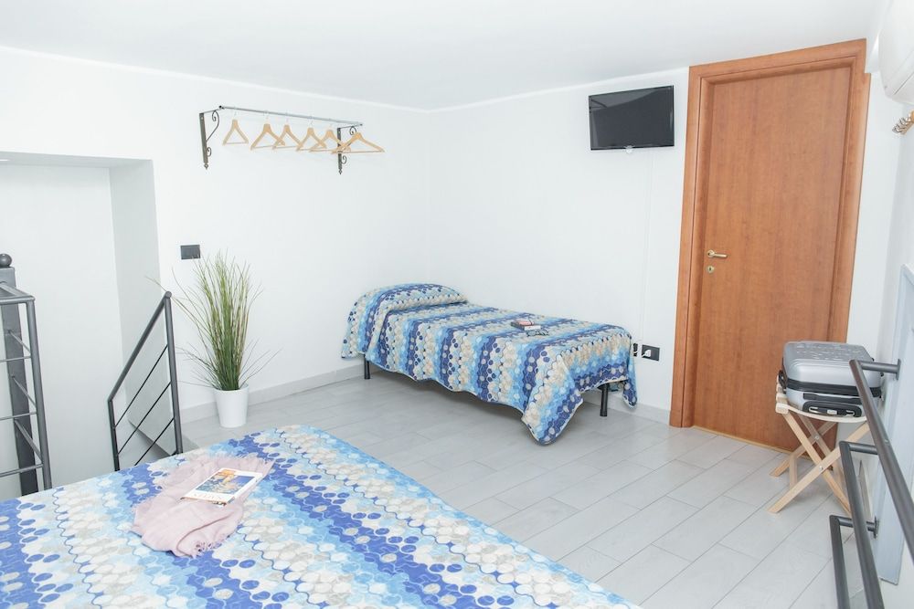 Palazzo Carafa della Spina Apartment, Kitchen (Casa Candida) 2