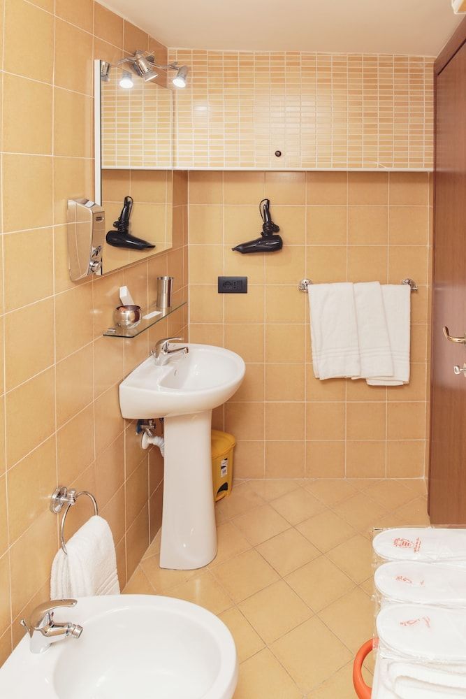 Palazzo Carafa della Spina Apartment, Kitchen (Casa Maria) 13