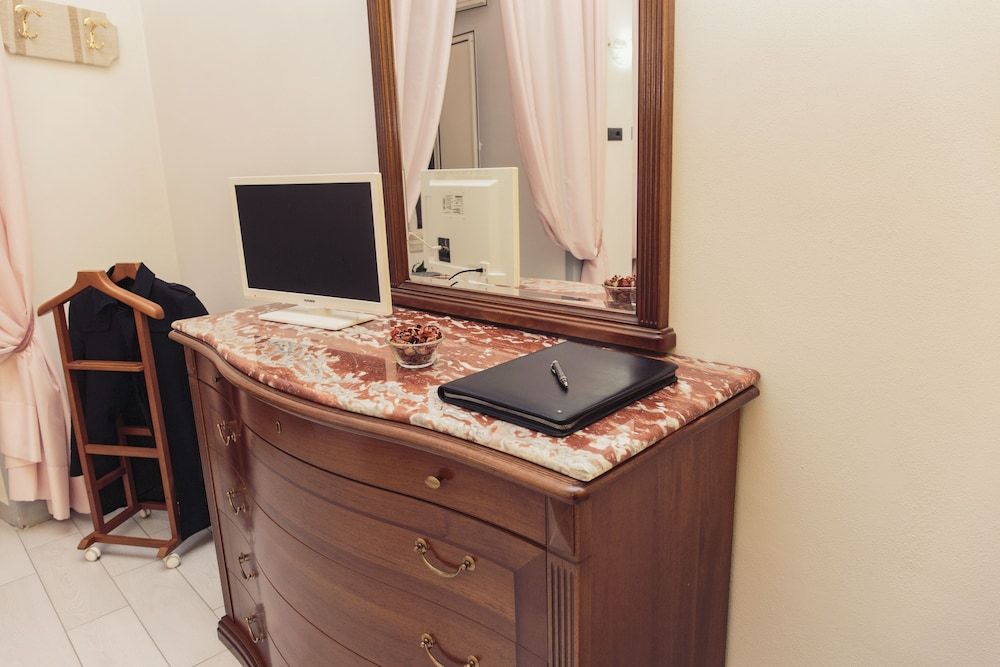 Palazzo Carafa della Spina Apartment, Kitchen (Casa Maria) 16