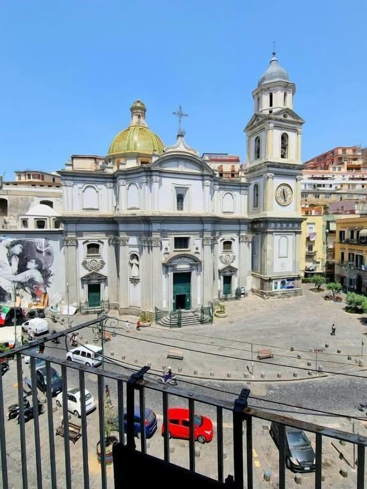 Andrea's House Apartment in the Historic Center of Naples Family Apartment, 3 Bedrooms, Balcony, City View 20