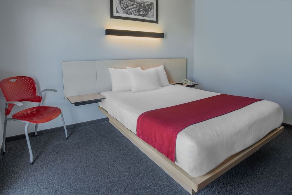 City Express by Marriott Durango Room, 1 Queen Bed 5