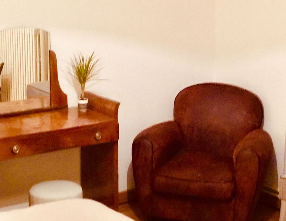 Double Room (Perret)