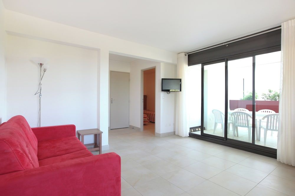 3 Bedrooms Duplex Apartment for 9 persons and 1 baby, with Balcony and 2 Bathrooms
