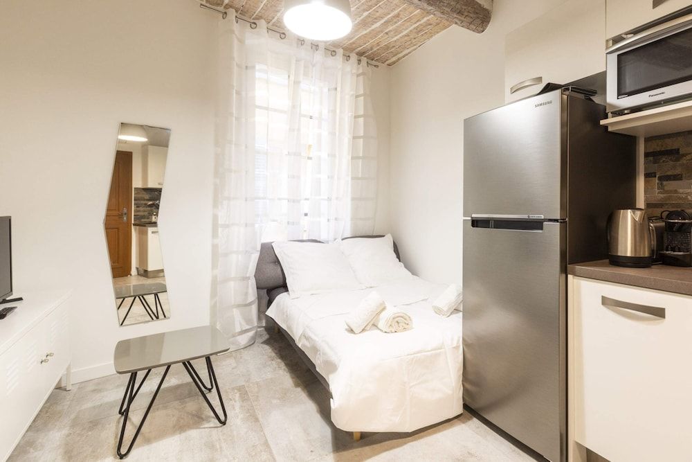 undefined Great brand new 1 bedroom apartment in the center of old Antibes